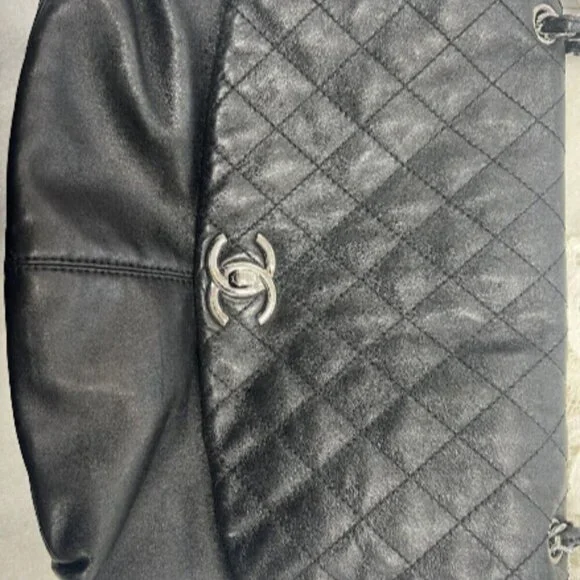 Chanel Lambskin Quilted Large Trianon Messenger Flap black - Picture 3 of 16